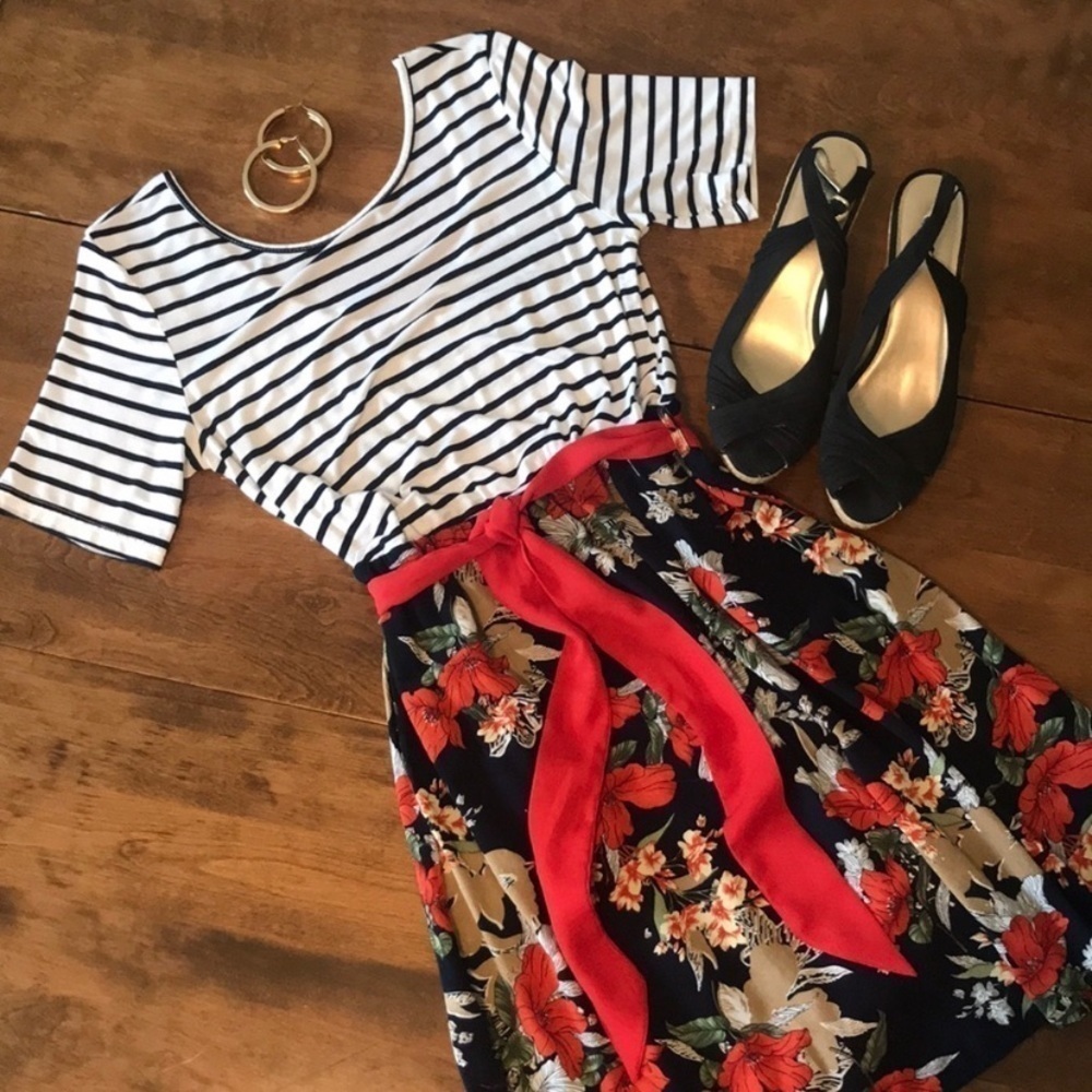 SUZANNE BETRO striped dark floral lightweight knit spring summer fall dress - Picture 5 of 6